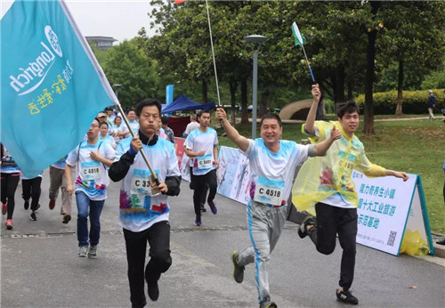 隆力奇助力风光智跑 为爱奔跑