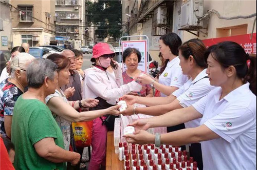 “粉丝带飘起来”富迪社区志愿者走进湖北